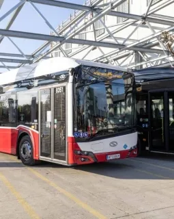 Österreichs Öffentliche Verkehrsmittel - Emissionsfreie Busse & Mehr