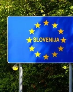 Mit einer Länge von ungefähr 100 Kilometern verläuft die Grenze zwischen Slowenien und Ungarn von Nord nach Südosten.