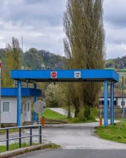 Beachten Sie alle Informationen zu dem Verkehr und den Wartezeiten an den Grenzen Kroatien Slowenien”