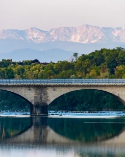 Die A1, auch als Westautobahn bekannt, ist eine der wichtigsten und am meisten befahrenen Autobahnen in Österreich.