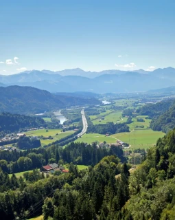 Die A12 Inntal Autobahn ist eine der Hauptverkehrsadern in Österreich und spielt insbesondere für den Transitverkehr eine entscheidende Rolle.