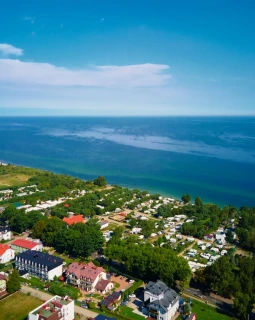 Campingplatz mit Wohnwagen in Polen