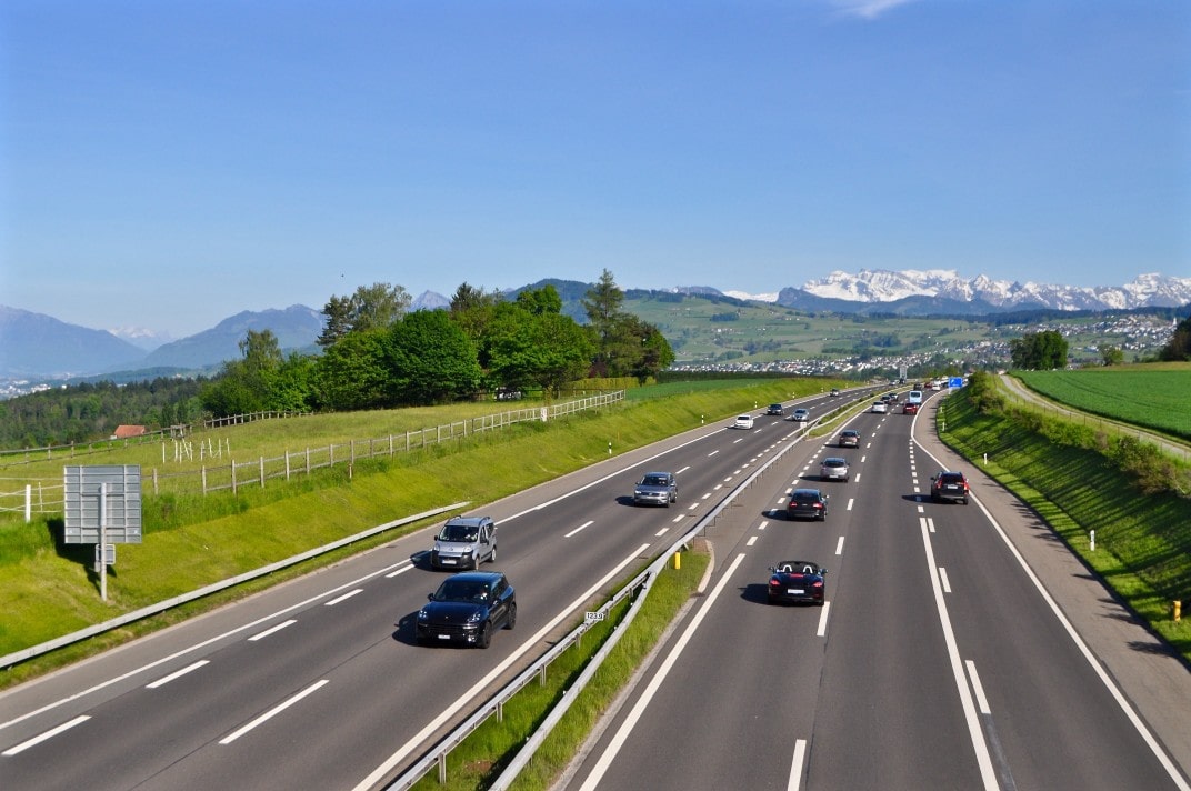 Beste Zeit für einen Roadtrip durch die Schweiz Für einen Roadtrip durch die Schweiz bietet sich der Zeitraum zwischen Ende Juni und Anfang Oktober an