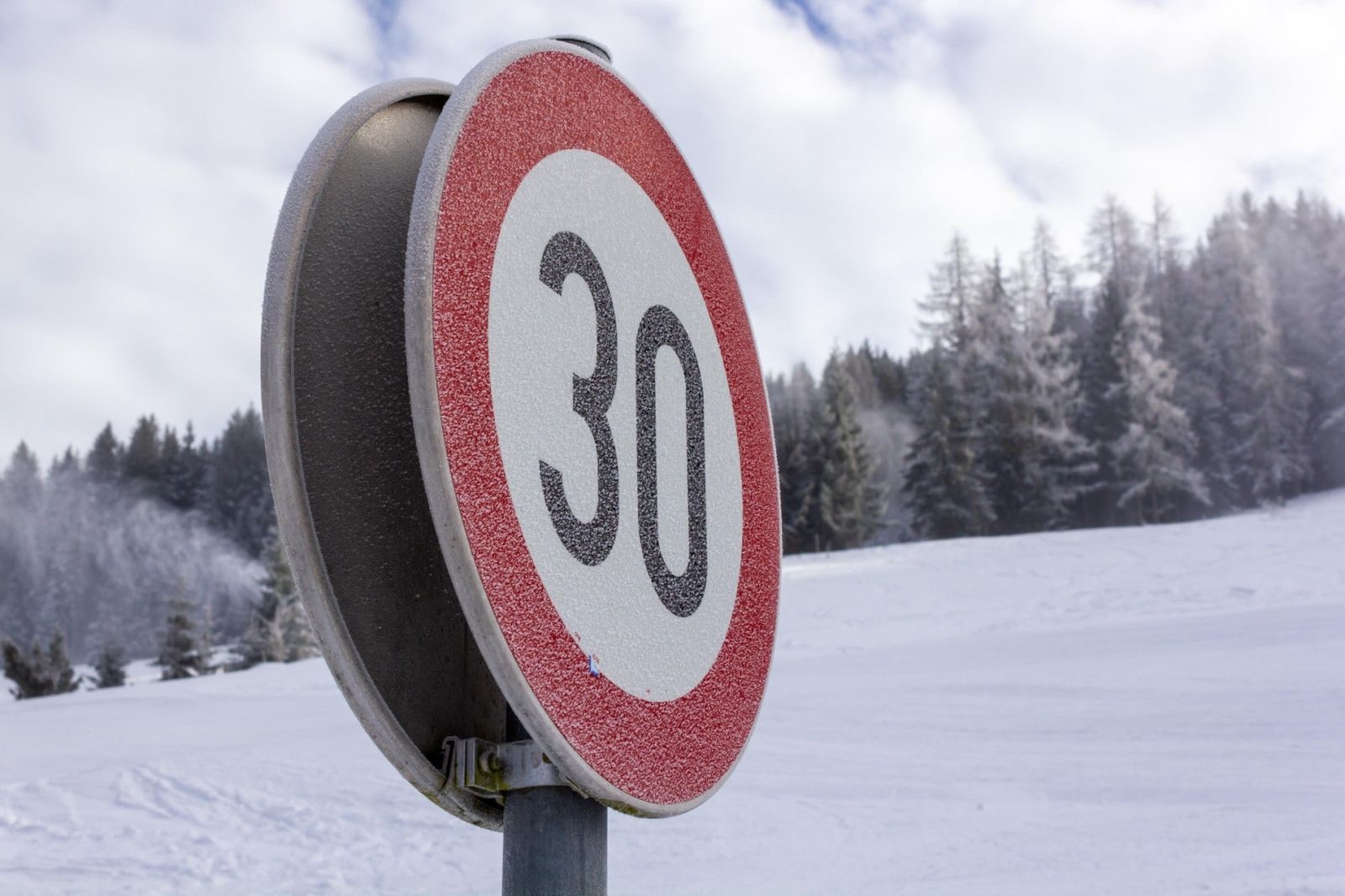 Geschwindigkeitsbegrenzungen auf österreichischen Straßen