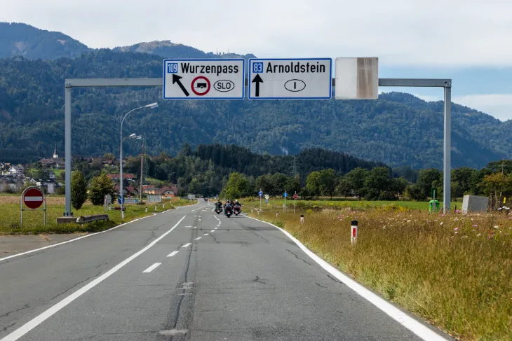 Die Wurzenpass-Route ist bei Fahrern beliebt, die von Villach aus über Jesenice nach Ljubljana weiterreisen.