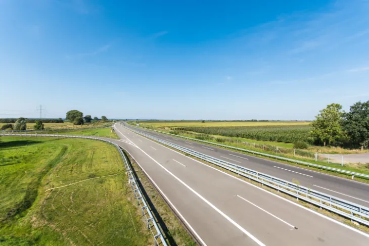 Die Autobahn soll als Umfahrungsroute zur Verbesserung der Verkehrslage in der Stadt Linz dienen und eine schnellere Verbindung zwischen dem Norden und dem Süden der Region ermöglichen.