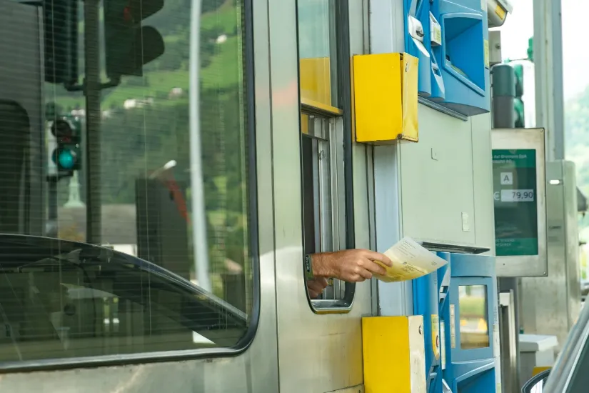 Für gewisse Strecken in Österreich werden zusätzliche ASFINAG Gebühren fällig.