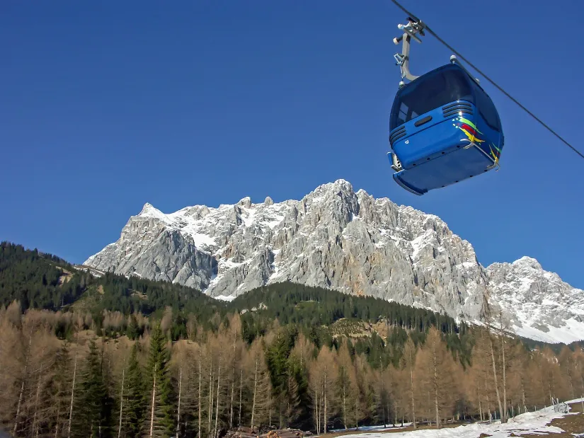 Die Ehrwalder Almbahn bringt die Urlauber zum Wander- und Skigebiet in der Umgebung.