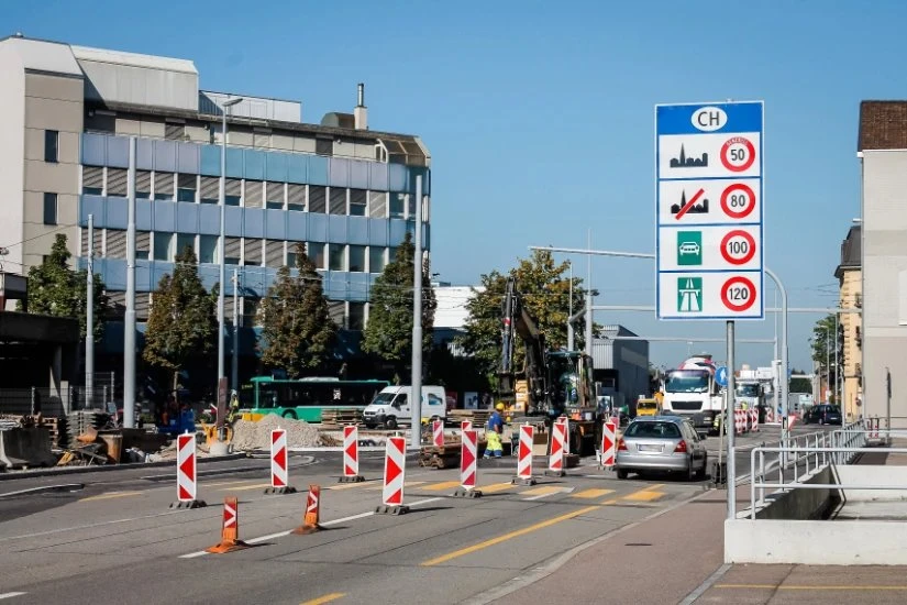 Geschwindigkeitskontrollen auf Schweizer Strassen und Sanktionen